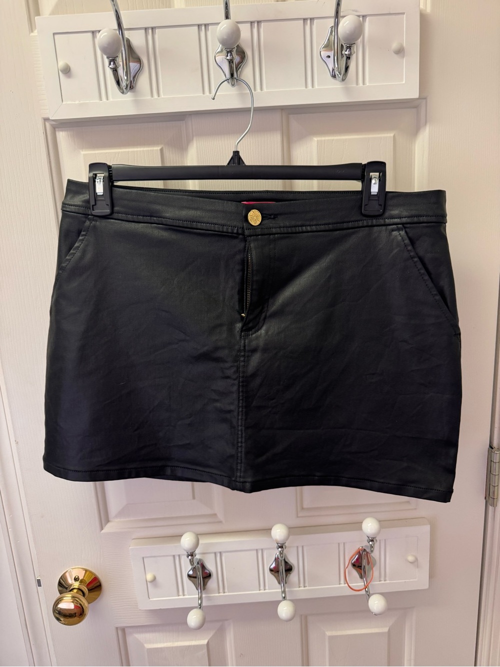 Lilly Pulitzer size 12 coated black mini Skirt